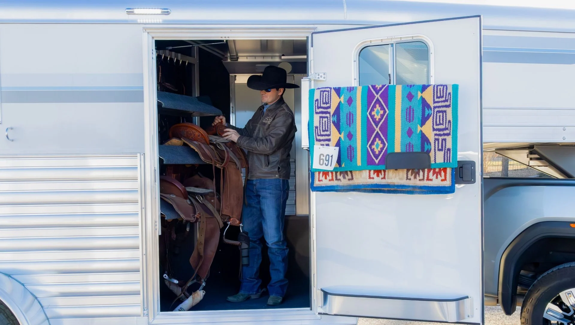 benefits-of-buying-a-quality-horse-trailer benefits of buying a quality horse trailer.